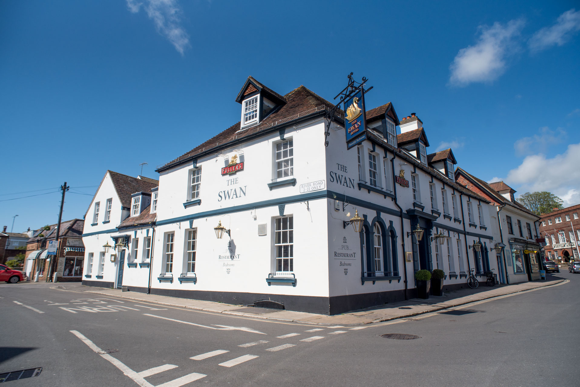 The Swan Hotel - Fuller's Pub And Hotel In Arundel